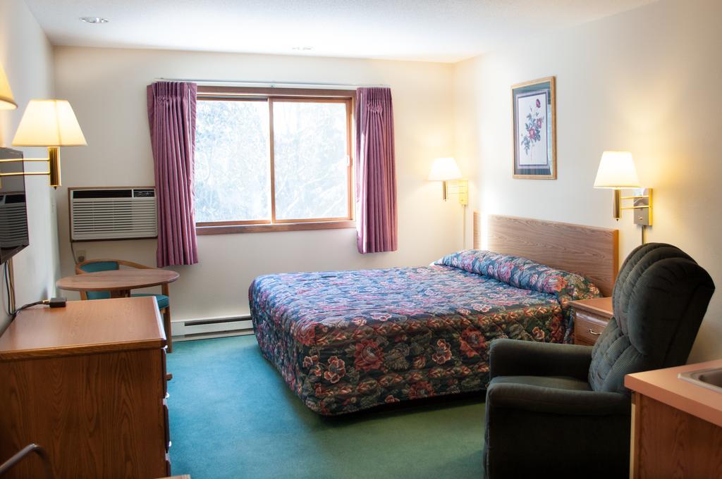 Cobblestone Inn & Suites - Merrill Eksteriør bilde